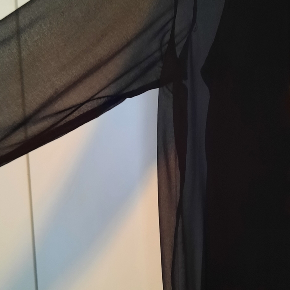 Invited to a Wedding? This respectable ensemble wraps a lady in Luxury & comfort - Picture 1 of 3